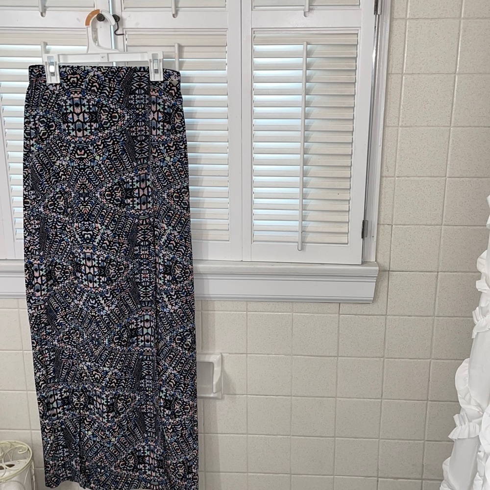 Kendall and Kylie high slit maxi skirt multicolor Jenner kardashian